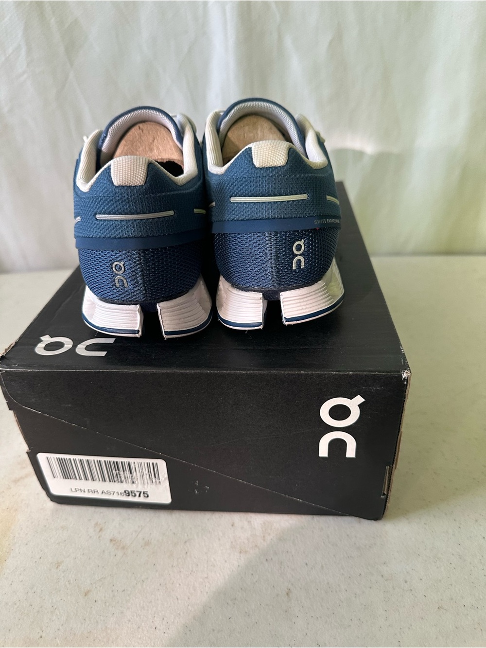 On Cloud Womens 7.5 Denim White Running Shoes Swiss Engineering Sneakers - Picture 5 of 8
